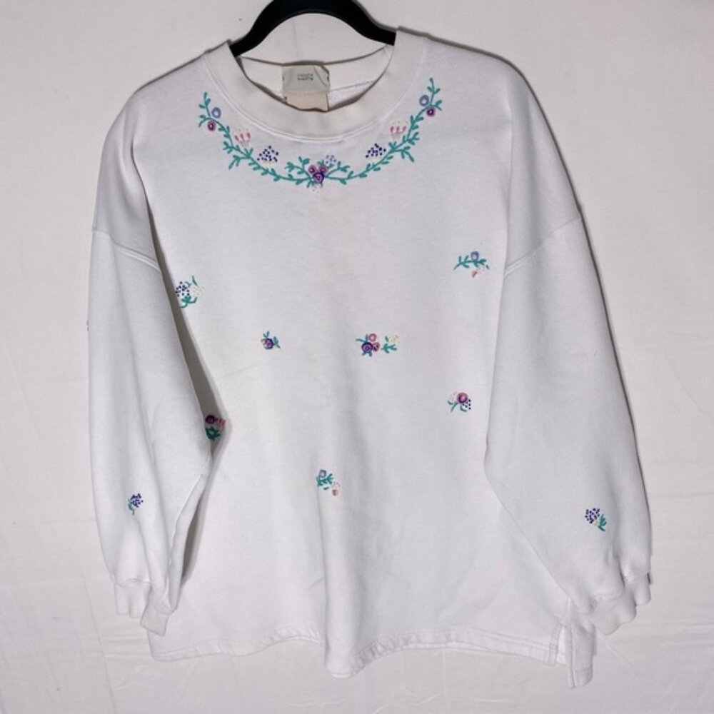 SOLDVintage Northern Reflections White Foral Embroidered Crew Neck Sweatshirt XL